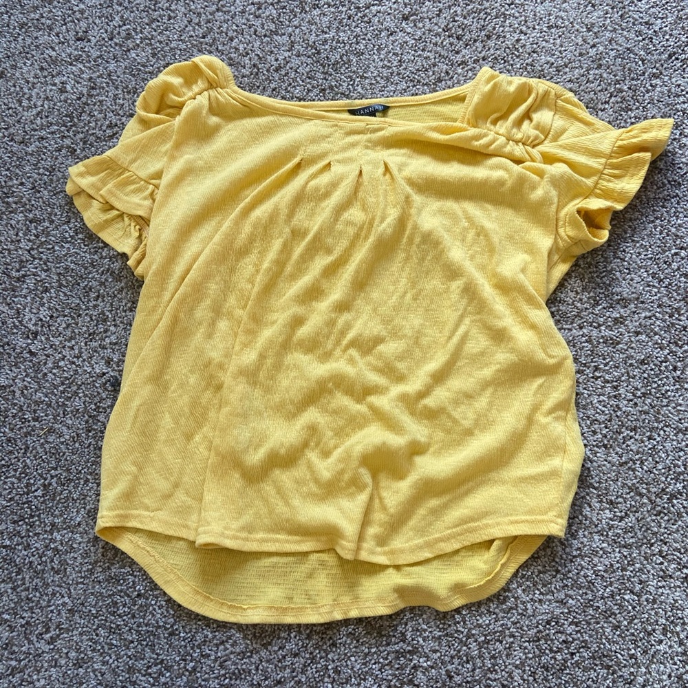 Cute yellow top!